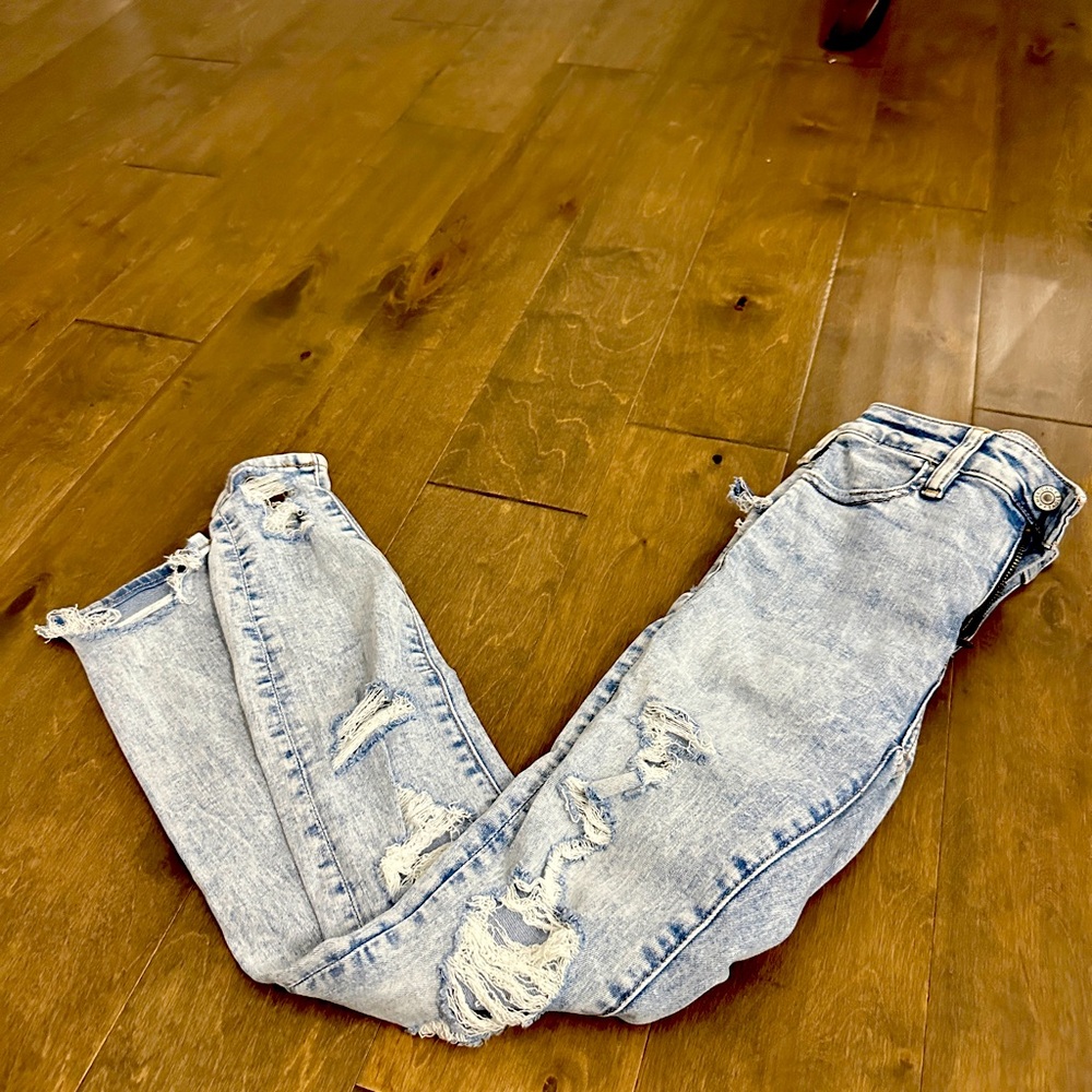American Eagle Super High Rise Distressed Jegging Size 00 Short